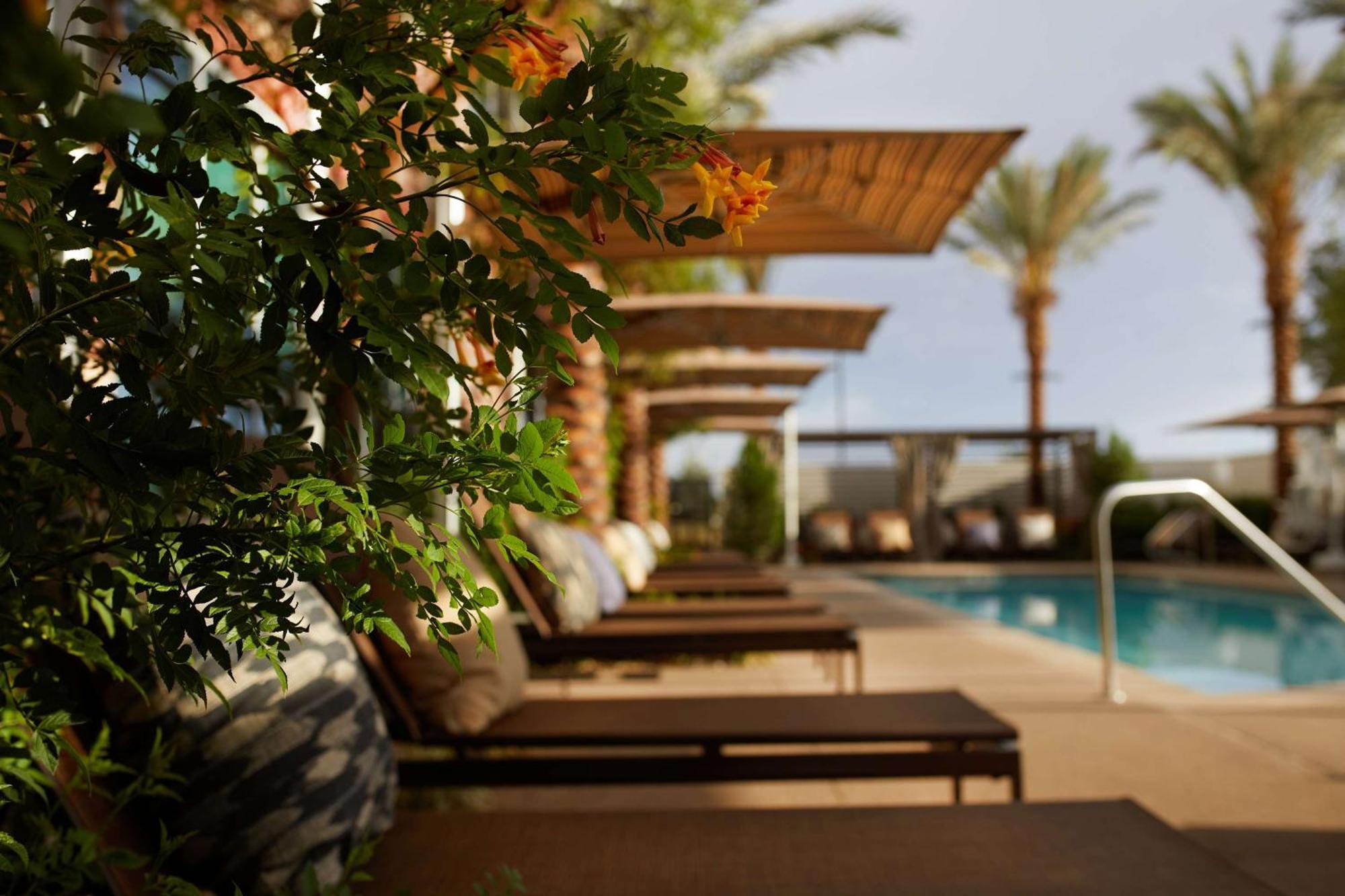 Hyatt Place Las Vegas At Silverton Village Екстериор снимка